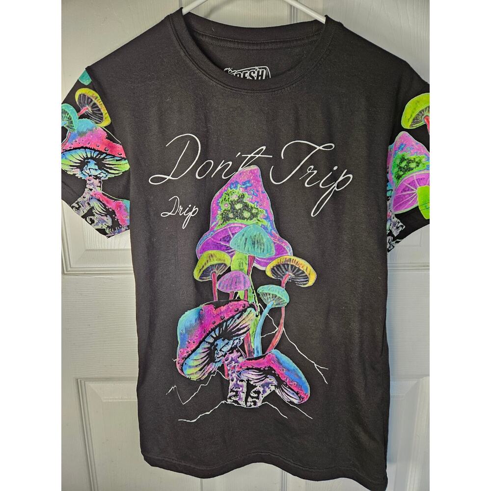 Fresh Laundry T Shirt Size Small Don't Trip Drip